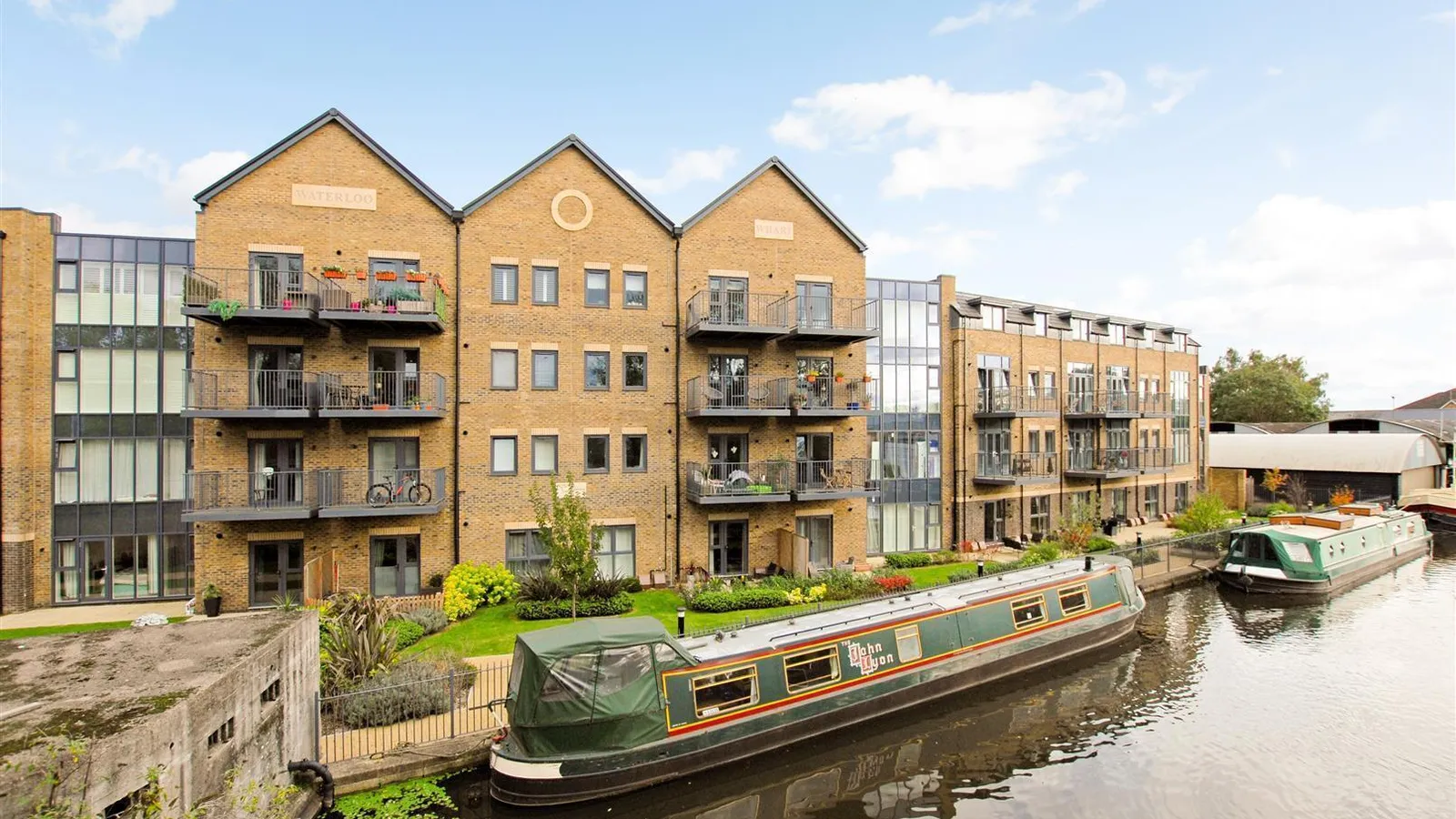 Flat Waterloo Road in Greater London
