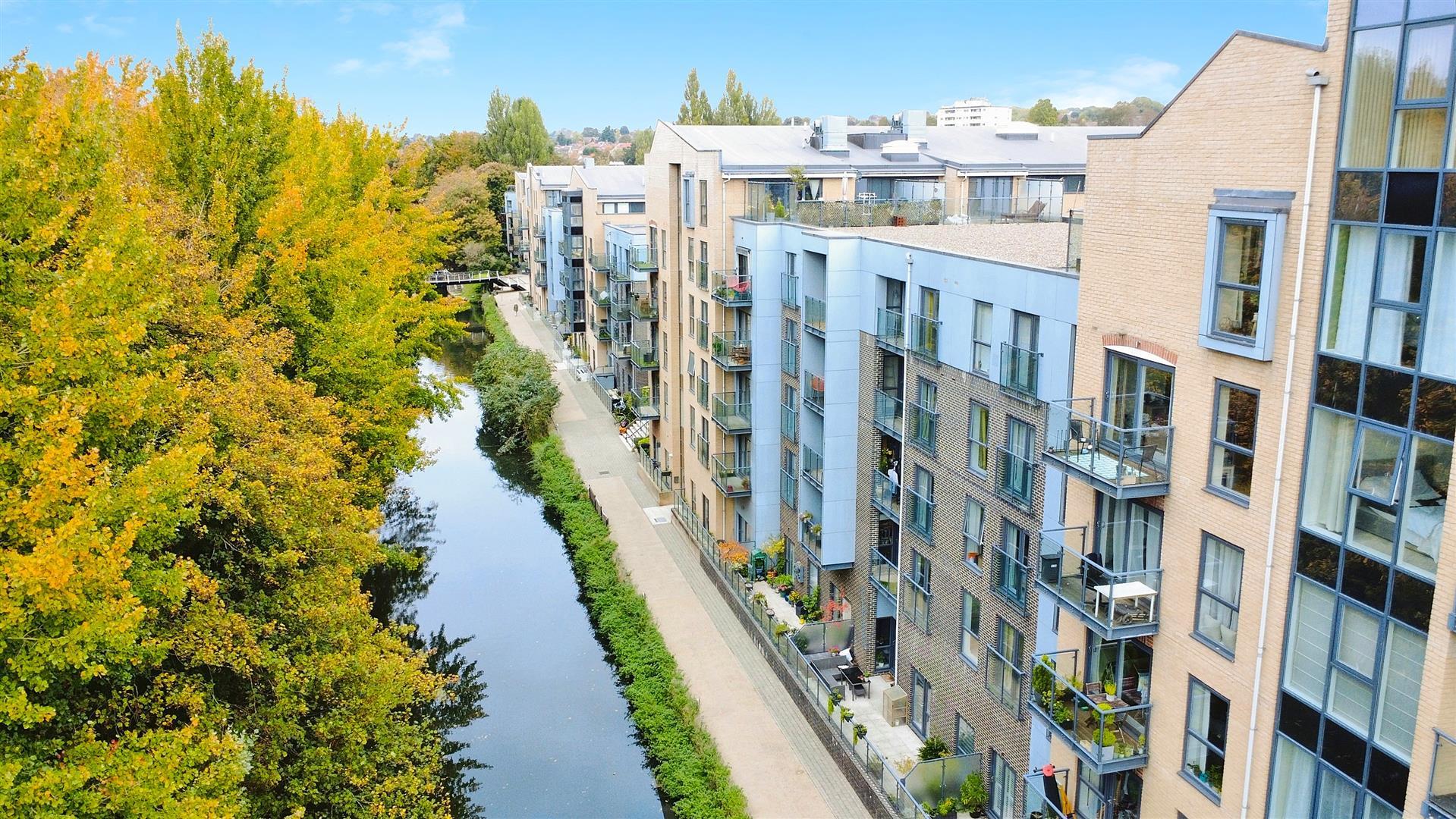 Flat Croxley Road in Dacorum