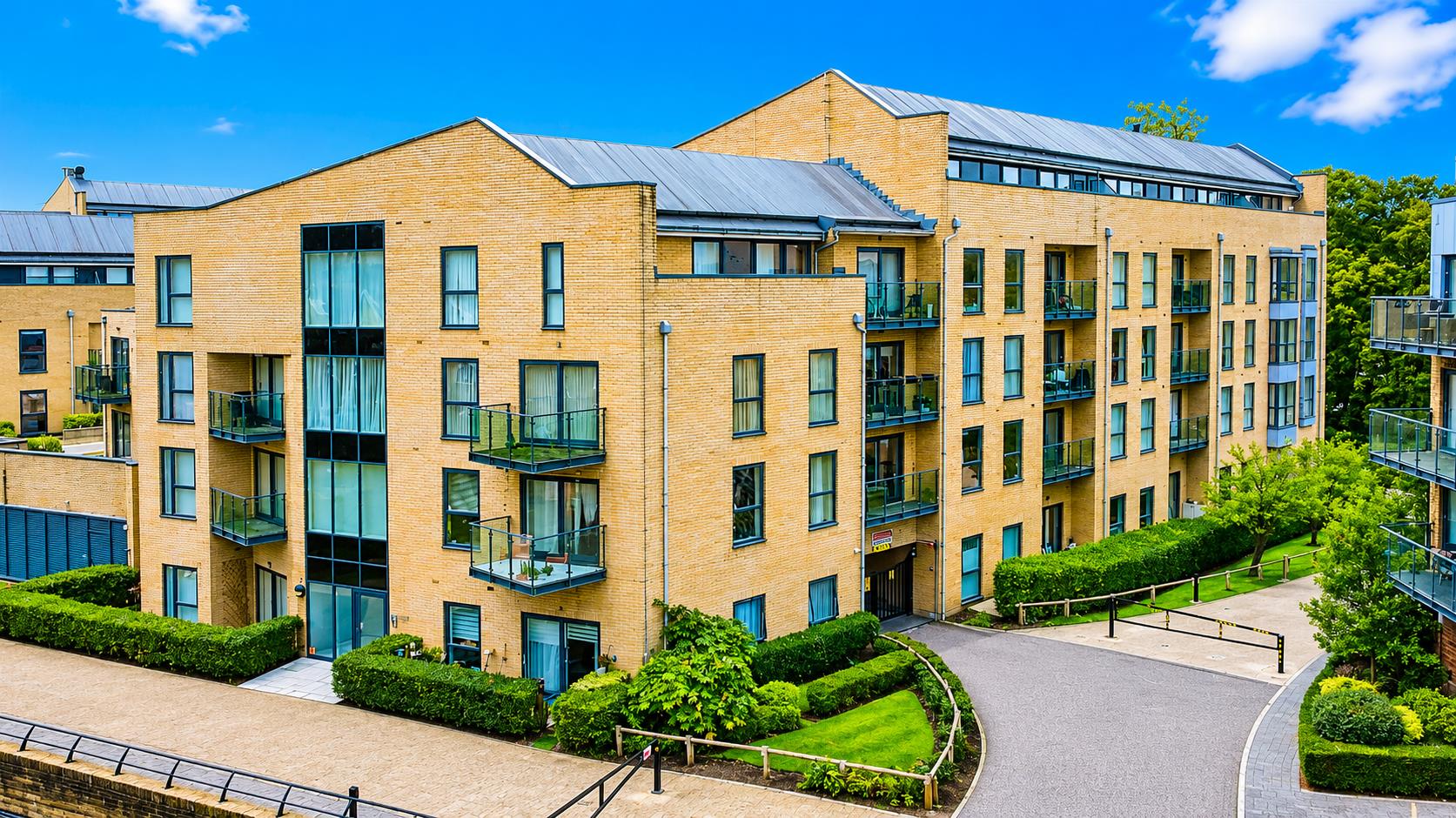 Flat Croxley Road in Dacorum