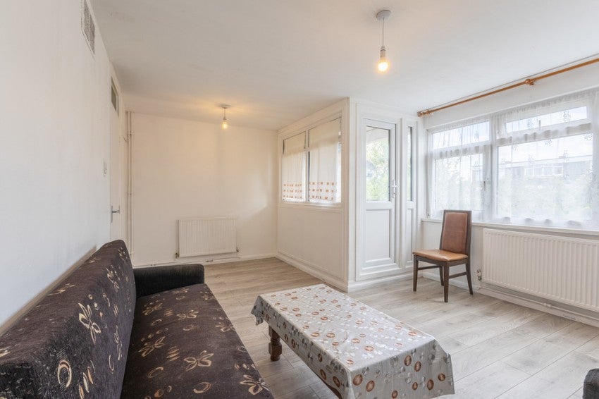Flat Walton Road in Woking