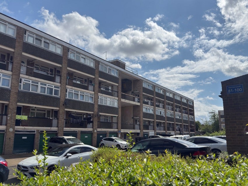 Flat Walton Road in Woking