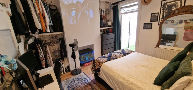 Room Soames Street in Greater London