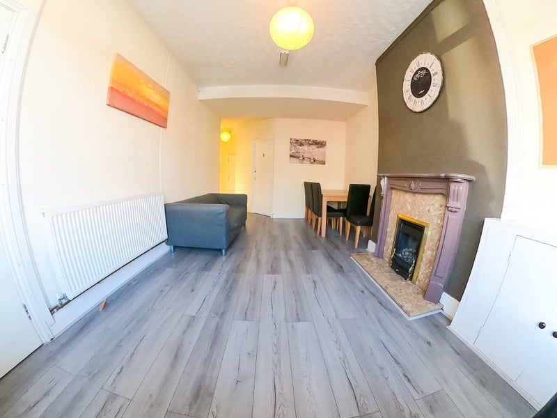 Room Stanley Road in Coventry