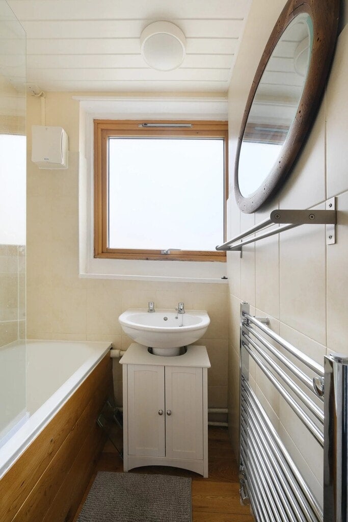 Room Robsart Street in Greater London