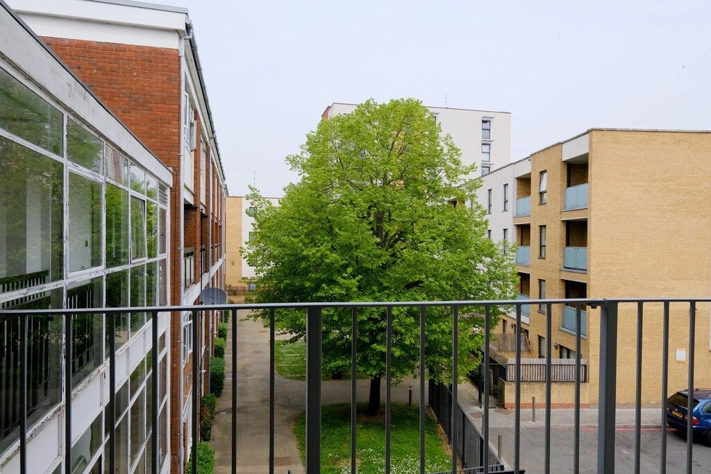 Room Robsart Street in Greater London