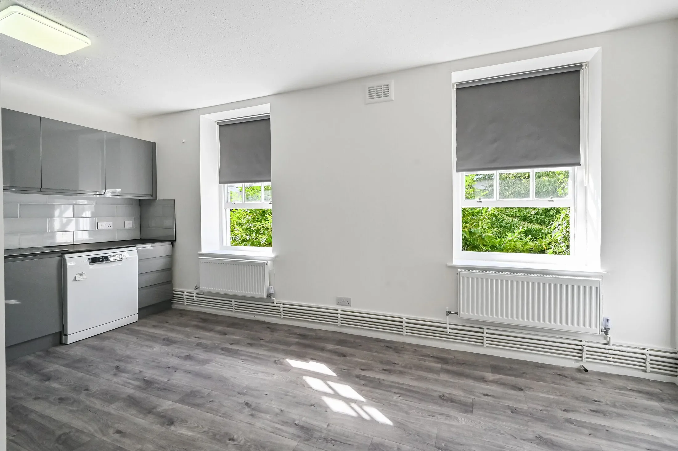 Flat Biddestone Road in Greater London