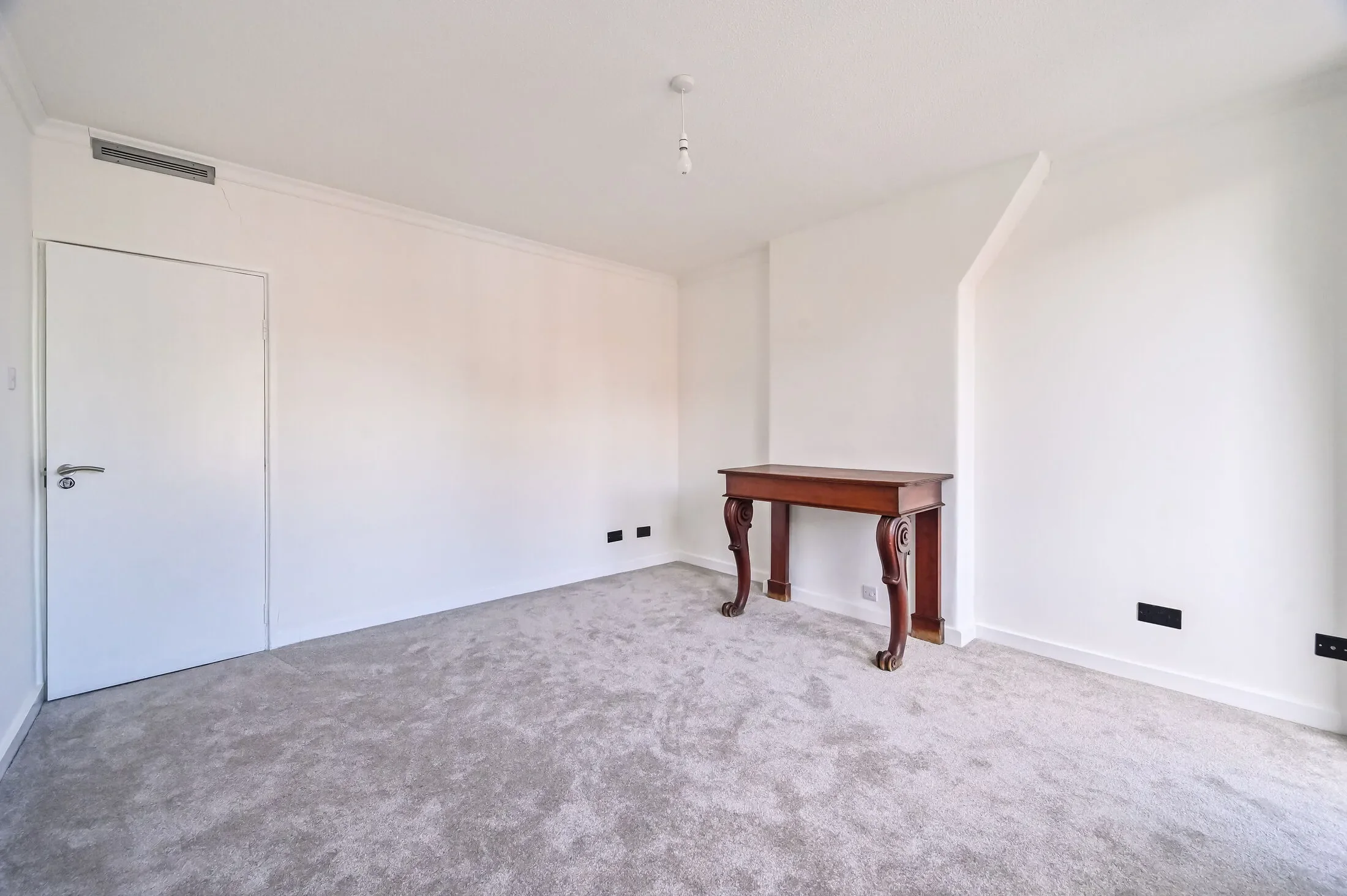 Flat Biddestone Road in Greater London