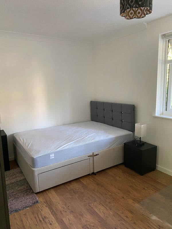 Room Bancroft Road in Greater London