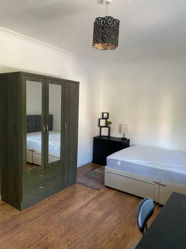 Room Bancroft Road in Greater London