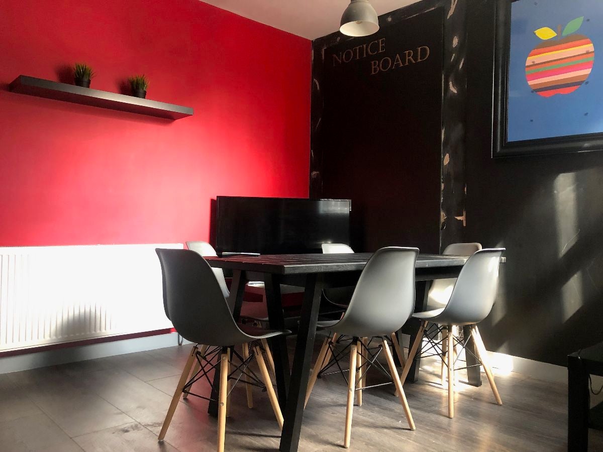 Room Smawthorne Lane in Wakefield