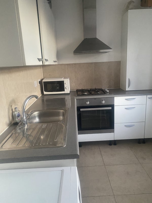 Room Chingford Mount Road in Greater London