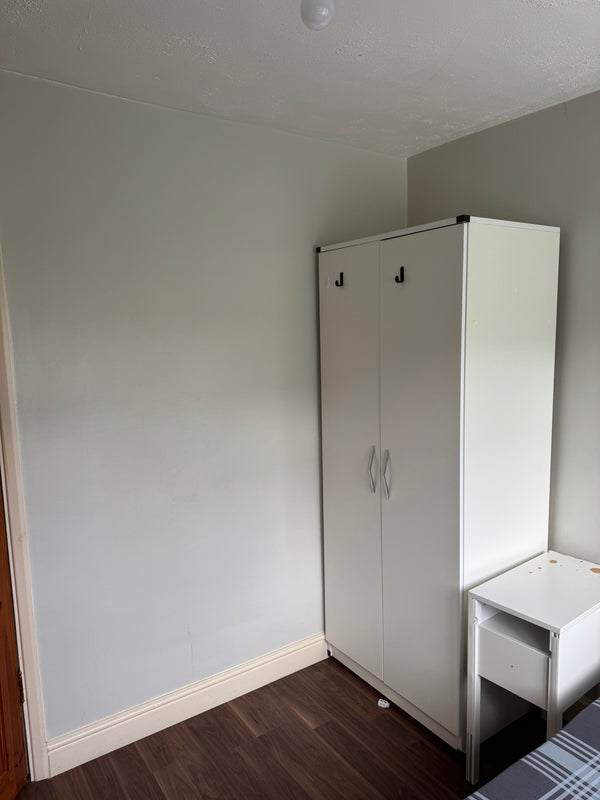 Room Fir Tree Gardens in Greater London