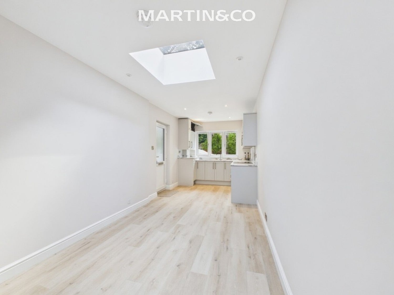 Room Clare Close in Woking
