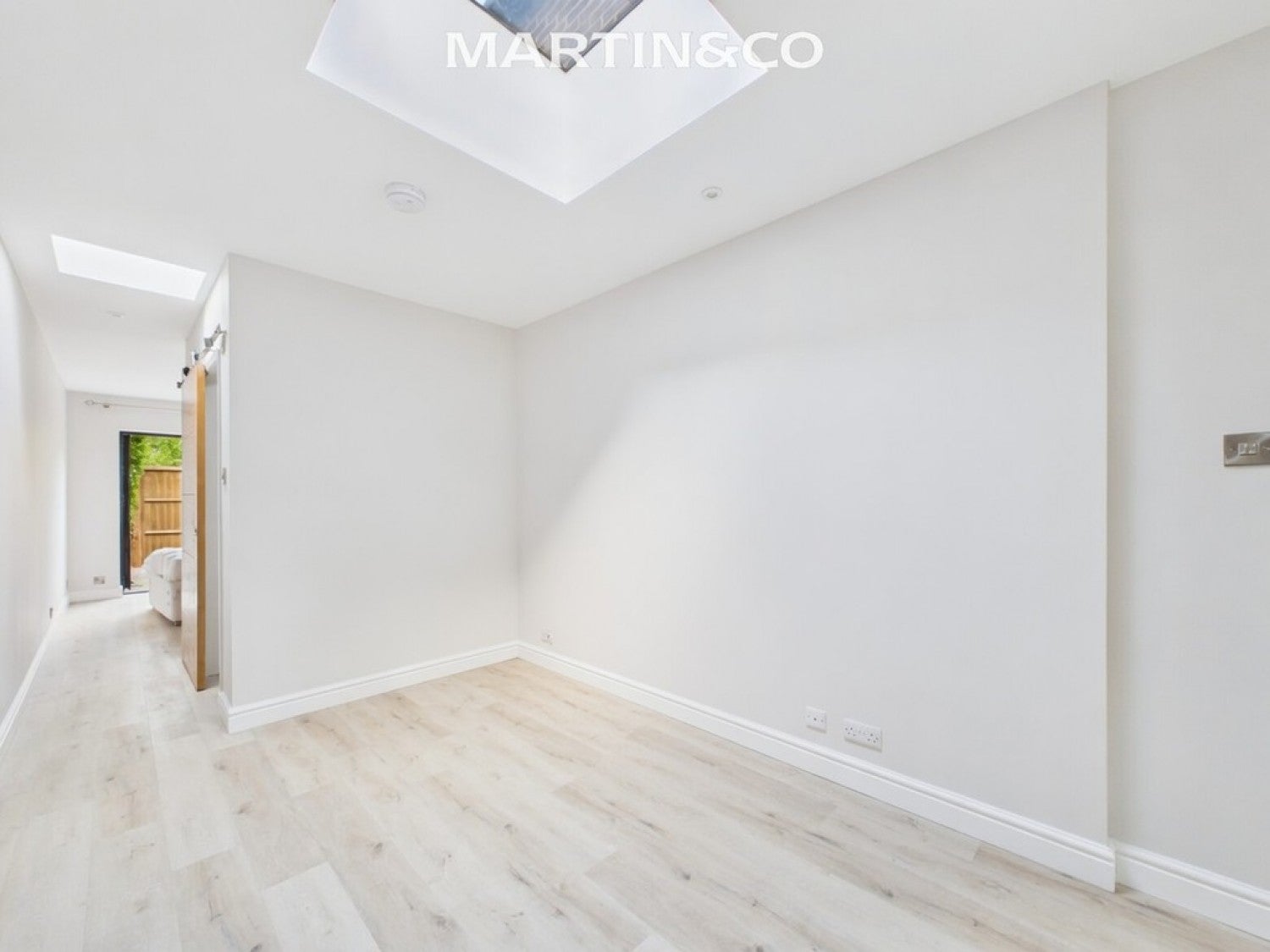 Room Clare Close in Woking
