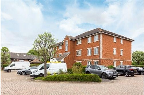 Flat Elm Grove in Greater London