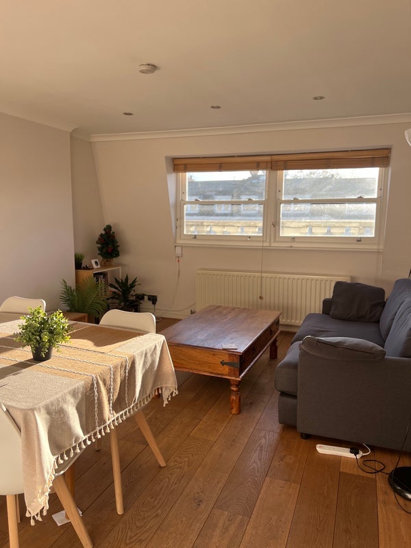 Room Penywern Road in Greater London