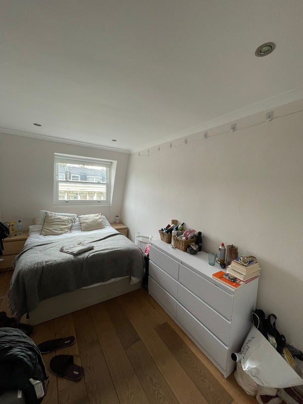 Room Penywern Road in Greater London