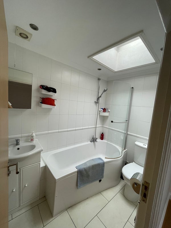 Room Penywern Road in Greater London