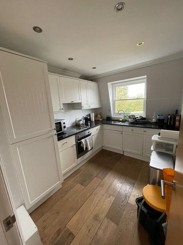 Room Penywern Road in Greater London