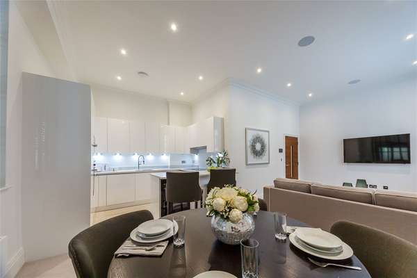 Flat Rainville Road in Greater London