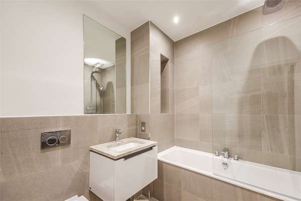 Flat Rainville Road in Greater London