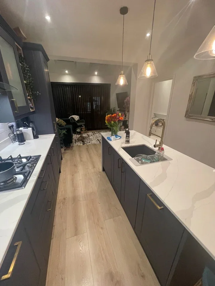 Flat Bushey Road in Greater London