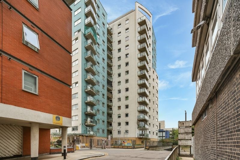 Flat Centreway Apartments in Greater London