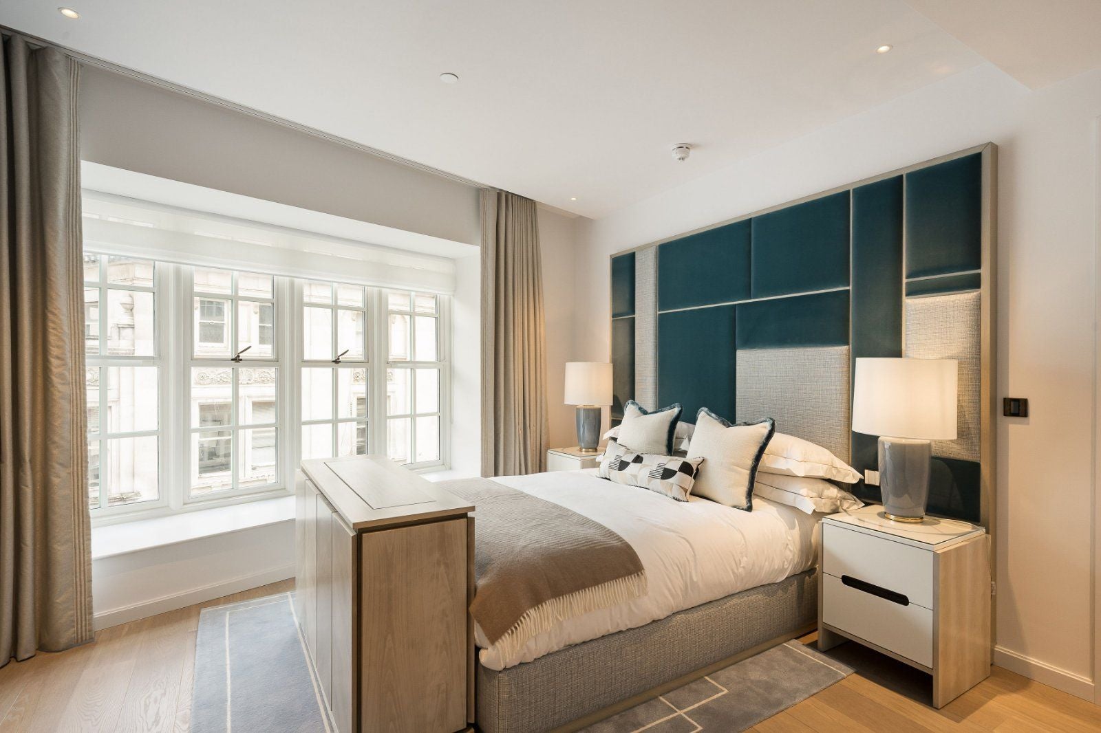 Flat Basil Street in Greater London
