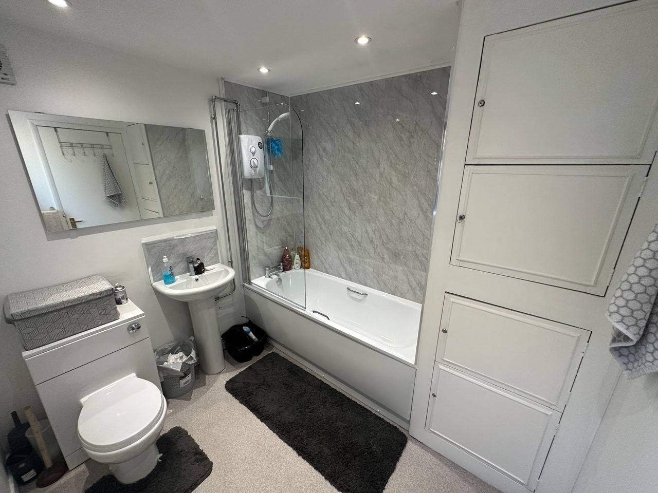 Room Croppers Hill in St Helens