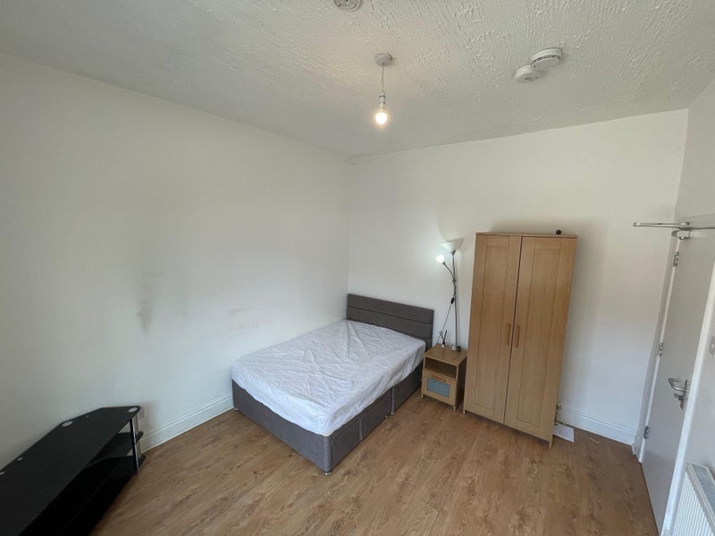 Room Croppers Hill in St Helens