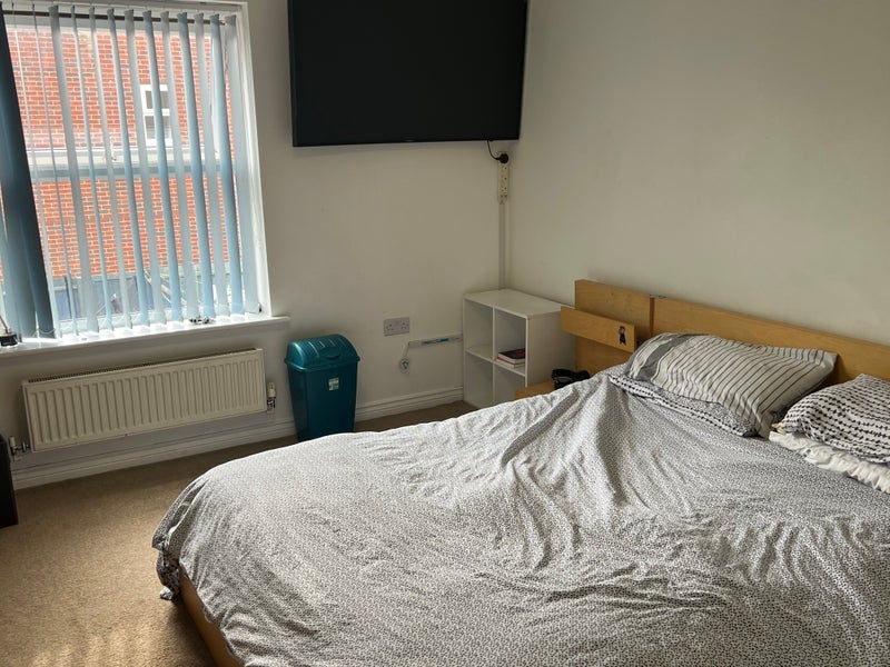 Room Sylvan Avenue in Nottingham