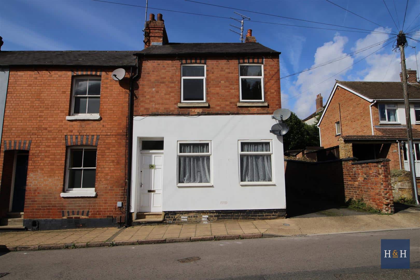 Flat Knights Lane in Northampton