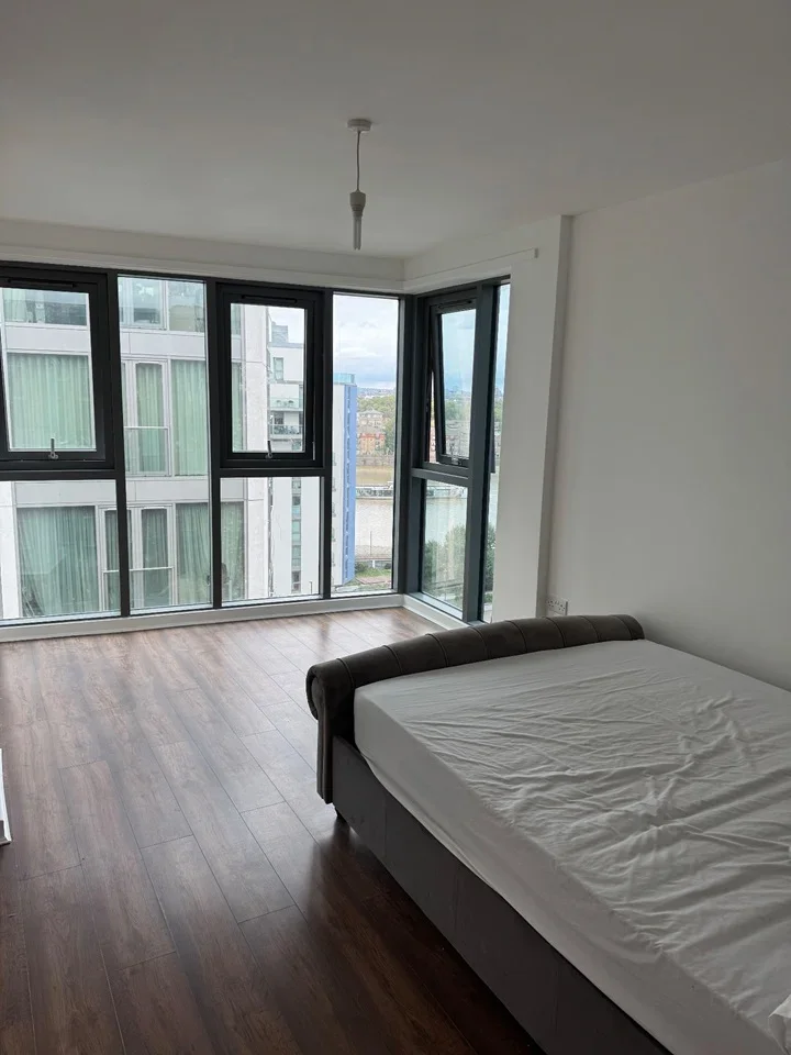 Flat Osiers Road in Greater London