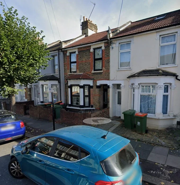 House Fourth Avenue in Greater London