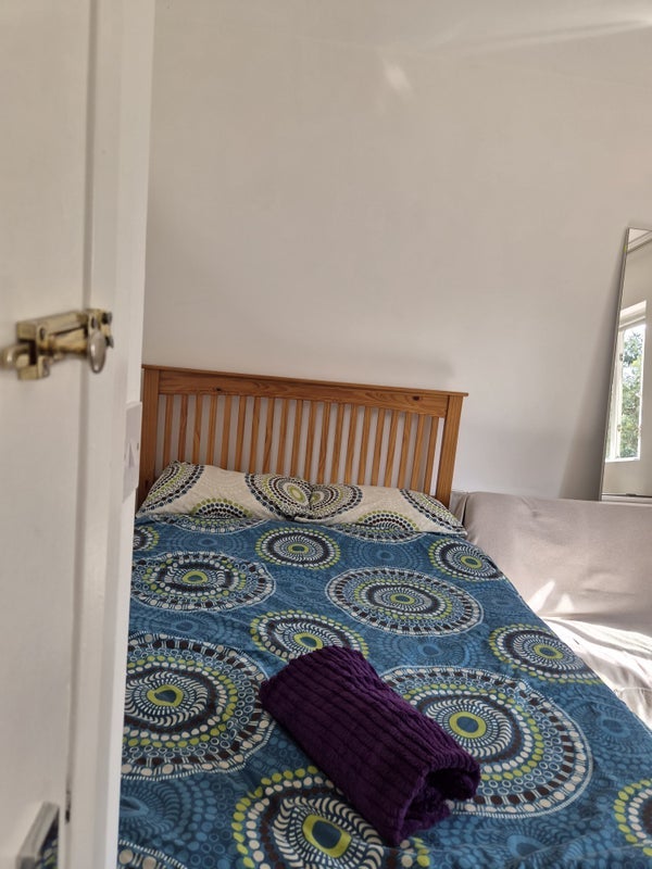 Room Bromley Road in Greater London