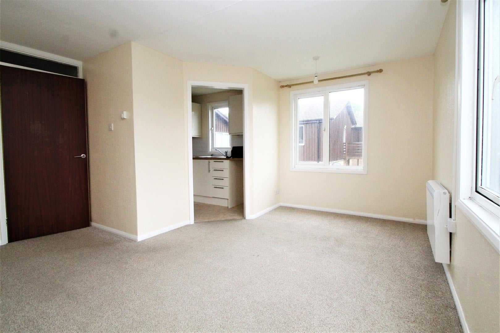 Flat Chequers Court in Stoke Mandeville