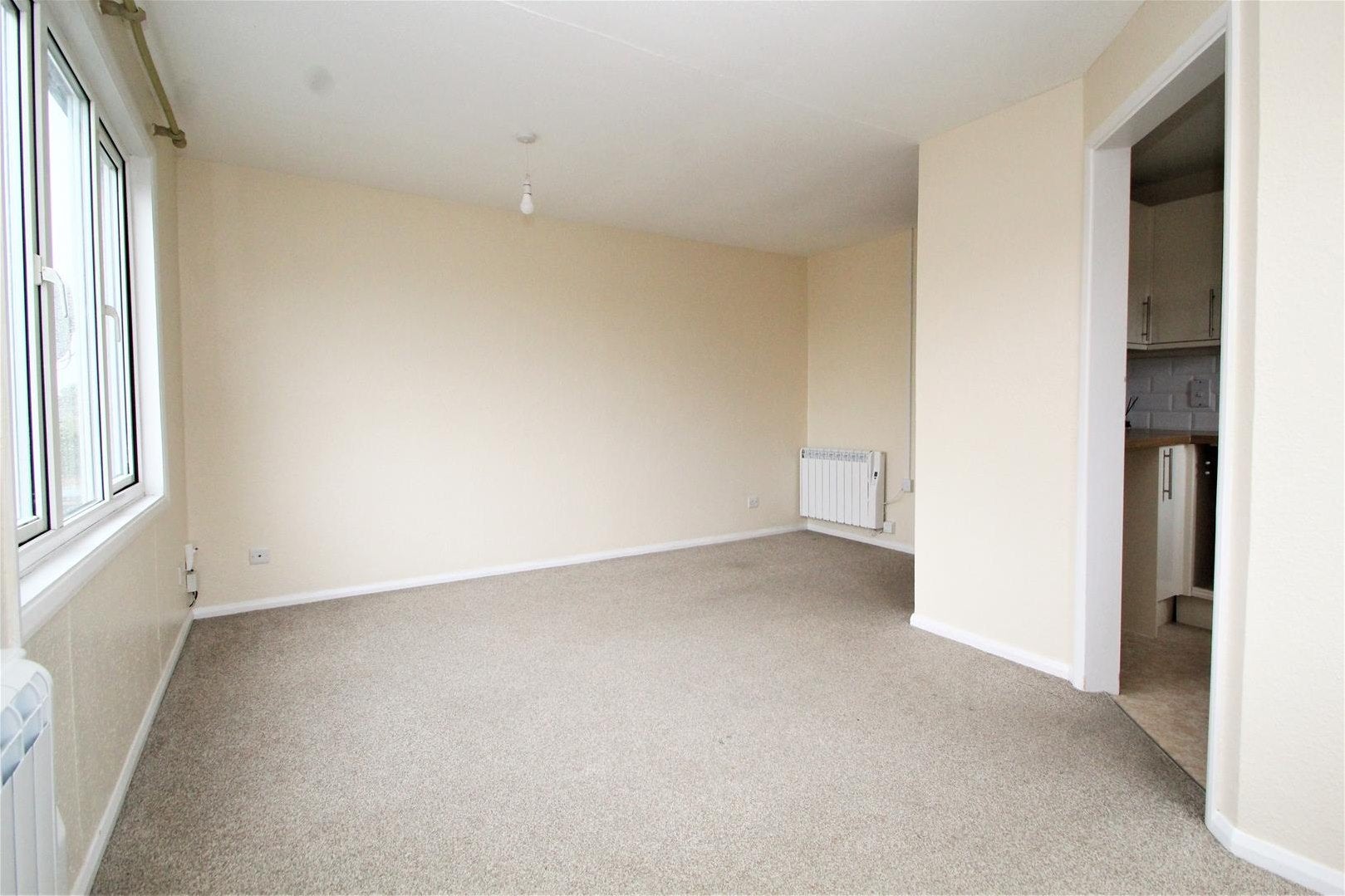 Flat Chequers Court in Stoke Mandeville