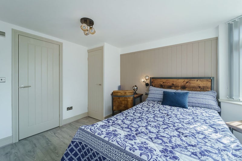 Room Glover Street in Coventry