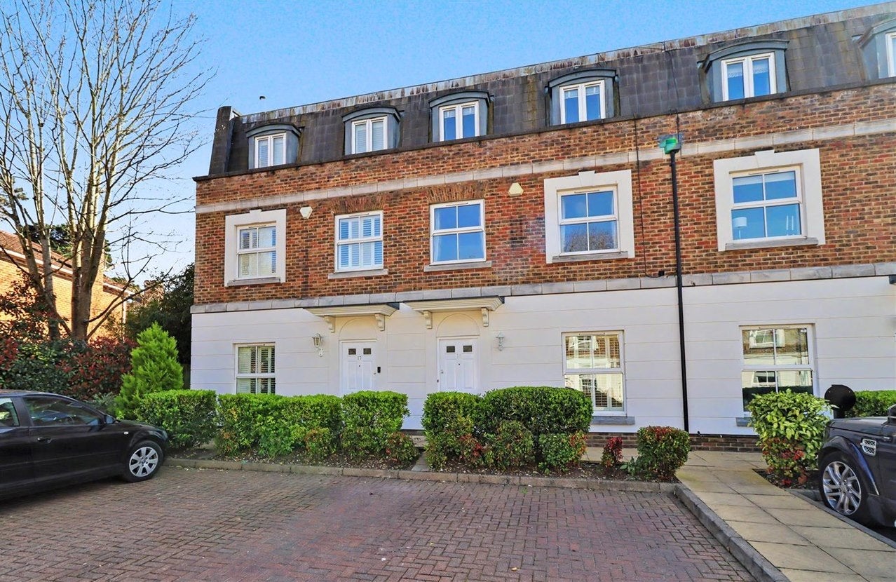 House Woodsome Lodge in Walton on Thames