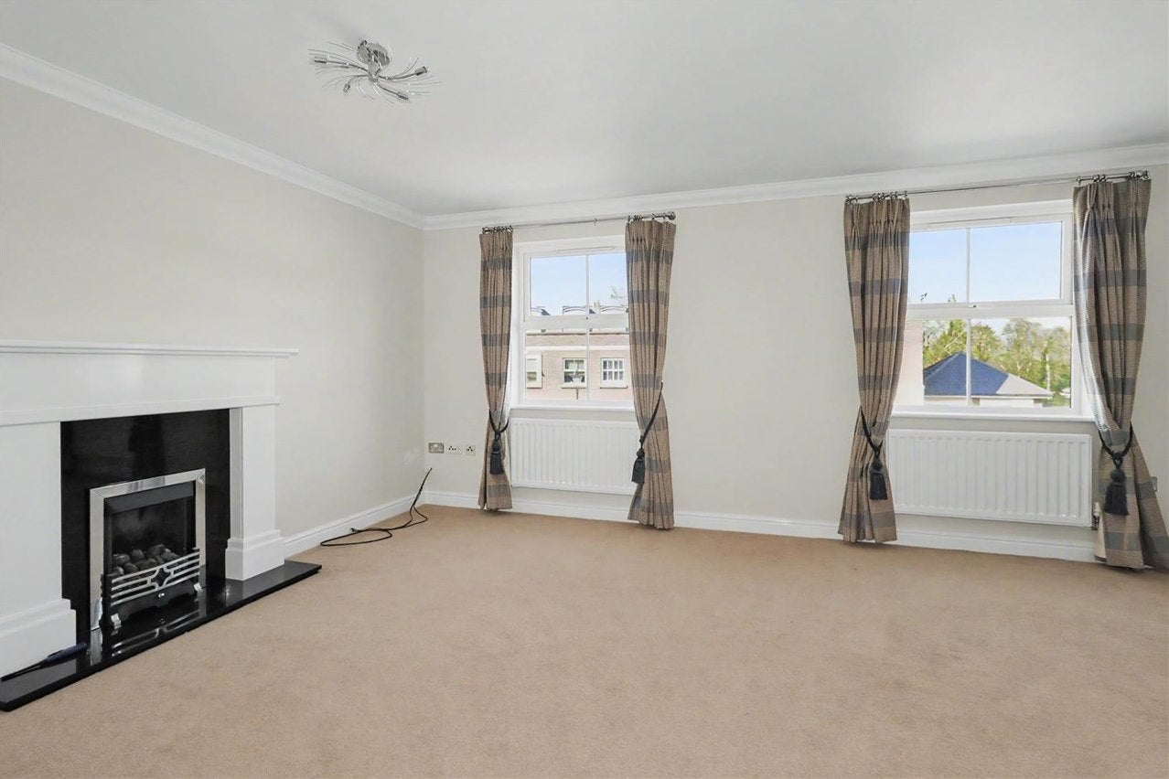 House Woodsome Lodge in Walton on Thames