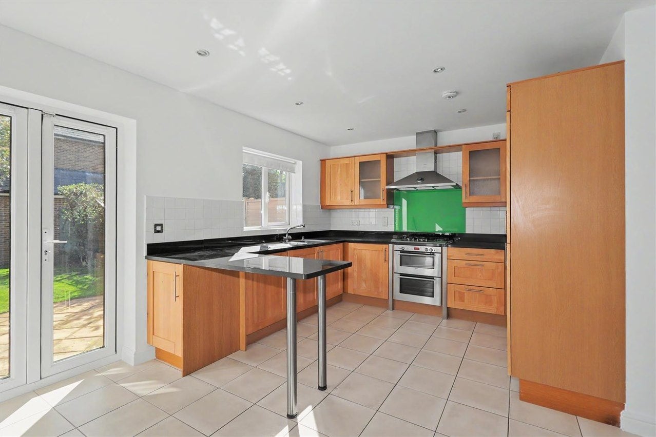 House Woodsome Lodge in Walton on Thames