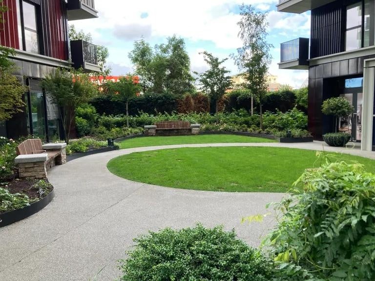 Flat Silver Road in Greater London