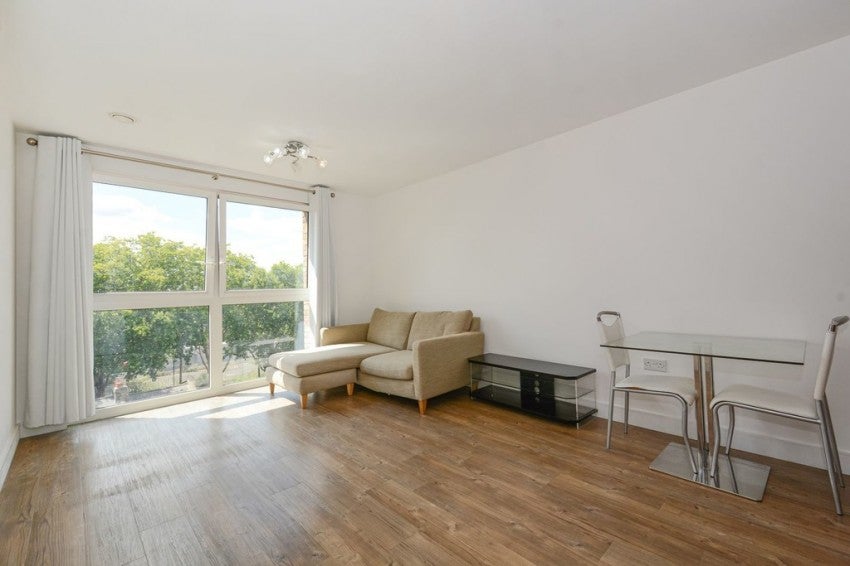 Flat Yeoman Street in Greater London