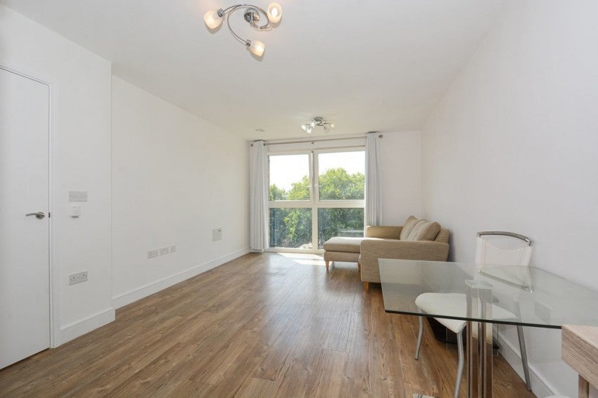 Flat Yeoman Street in Greater London