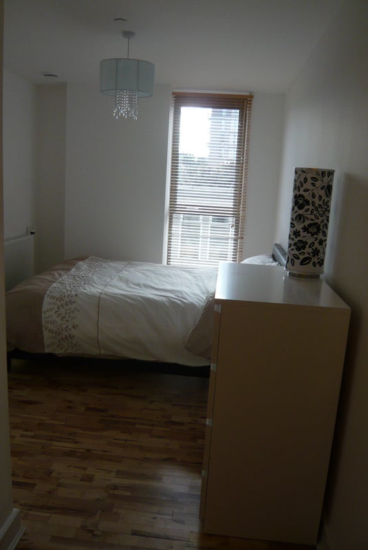 Flat Cornmill Lane in Greater London