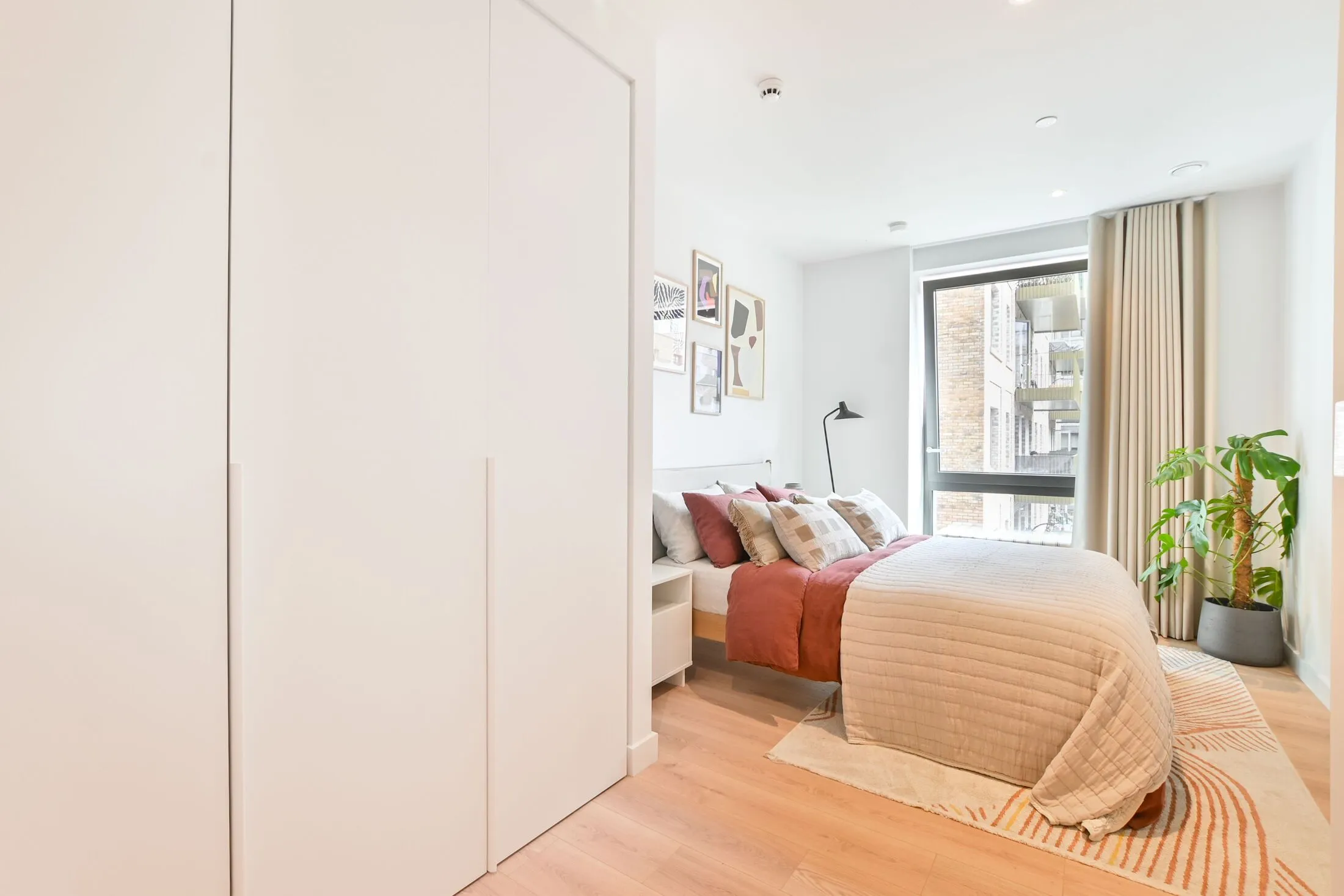 Flat Cairnfield Avenue in Greater London