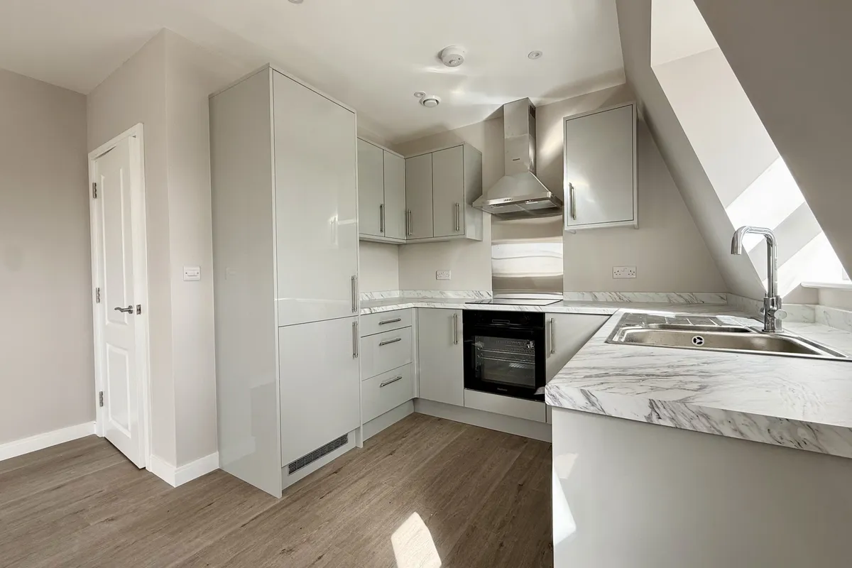 Flat Sutton Court Road in Greater London