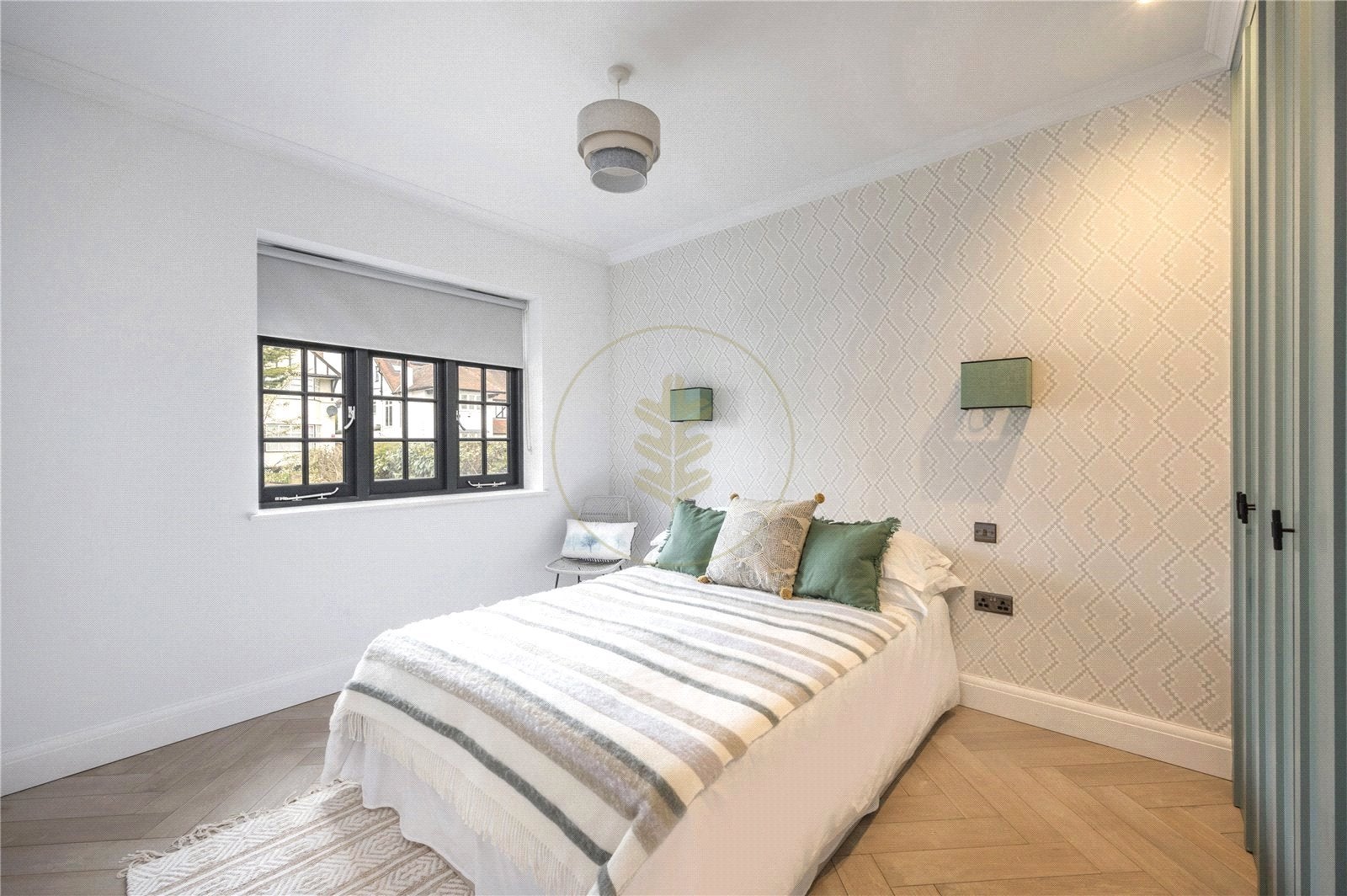 Flat Chatsworth Road in Greater London