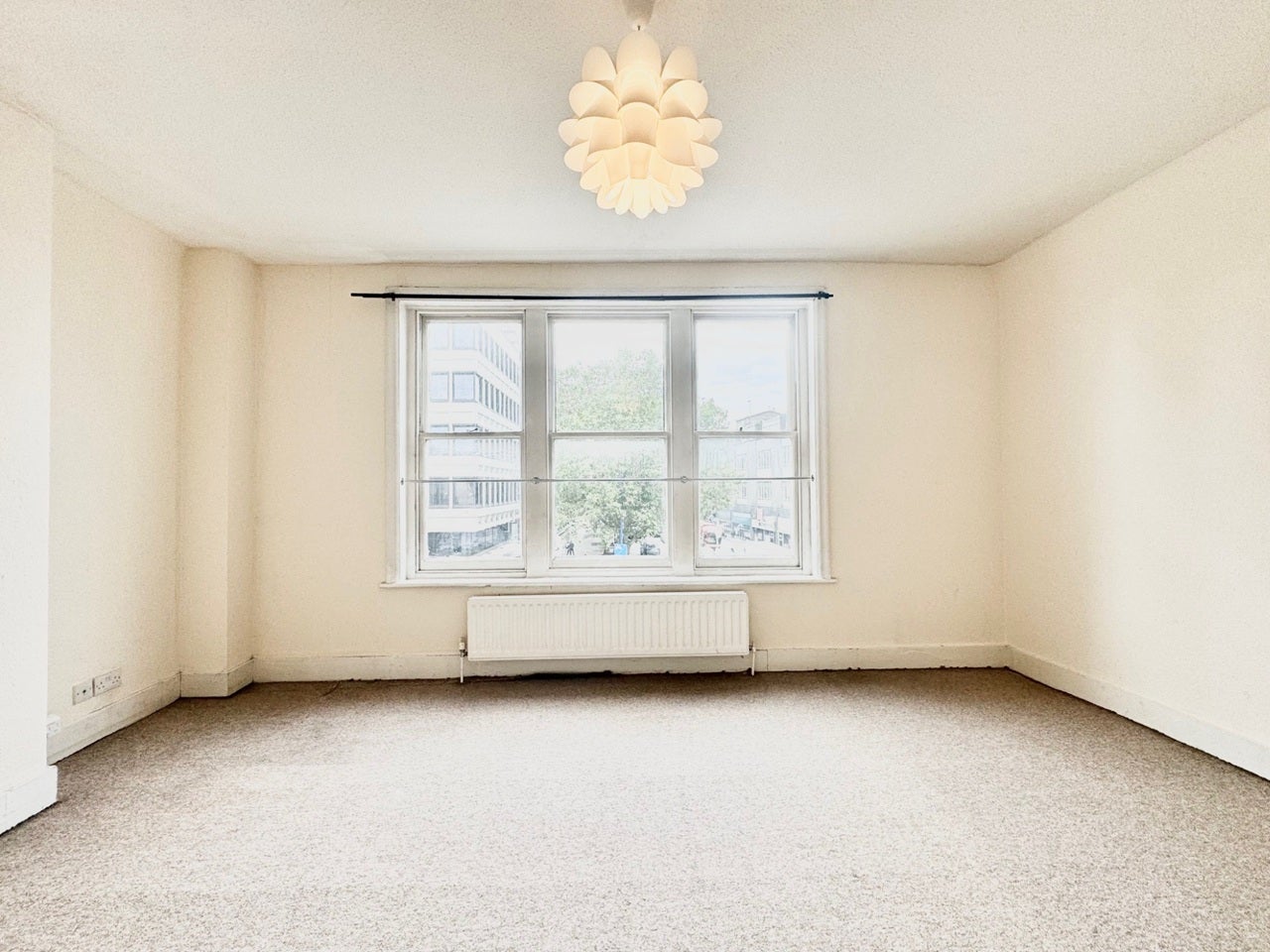 Flat Putney High Street in Greater London