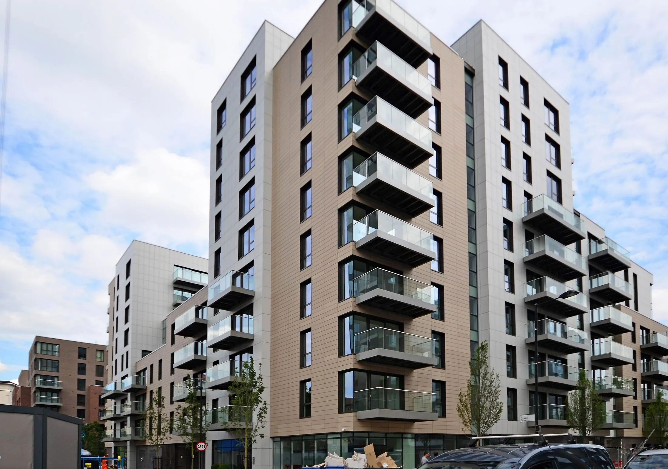 Flat Kayani Avenue in Greater London